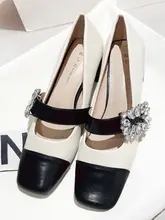 羊皮製 米白色のフラットシューズ【スクエアトゥ・快適なマリージェーン・おしゃれなスタイル】