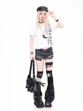 VネックショートスリーブTシャツ【音符プリント・スワロフスキー装飾・アートスタイル】