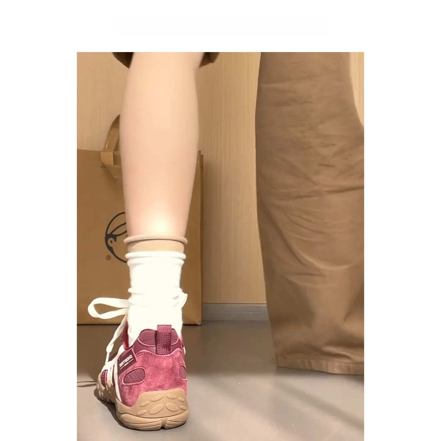 厚底デザインの女性用ランニングシューズ：内増高と秋用コンビネーションスタイルの違いとは