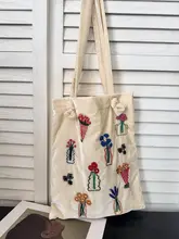 刺繍デザインのベロア小型ショルダーバッグ【両面使用可能・華やかなお花モチーフ】