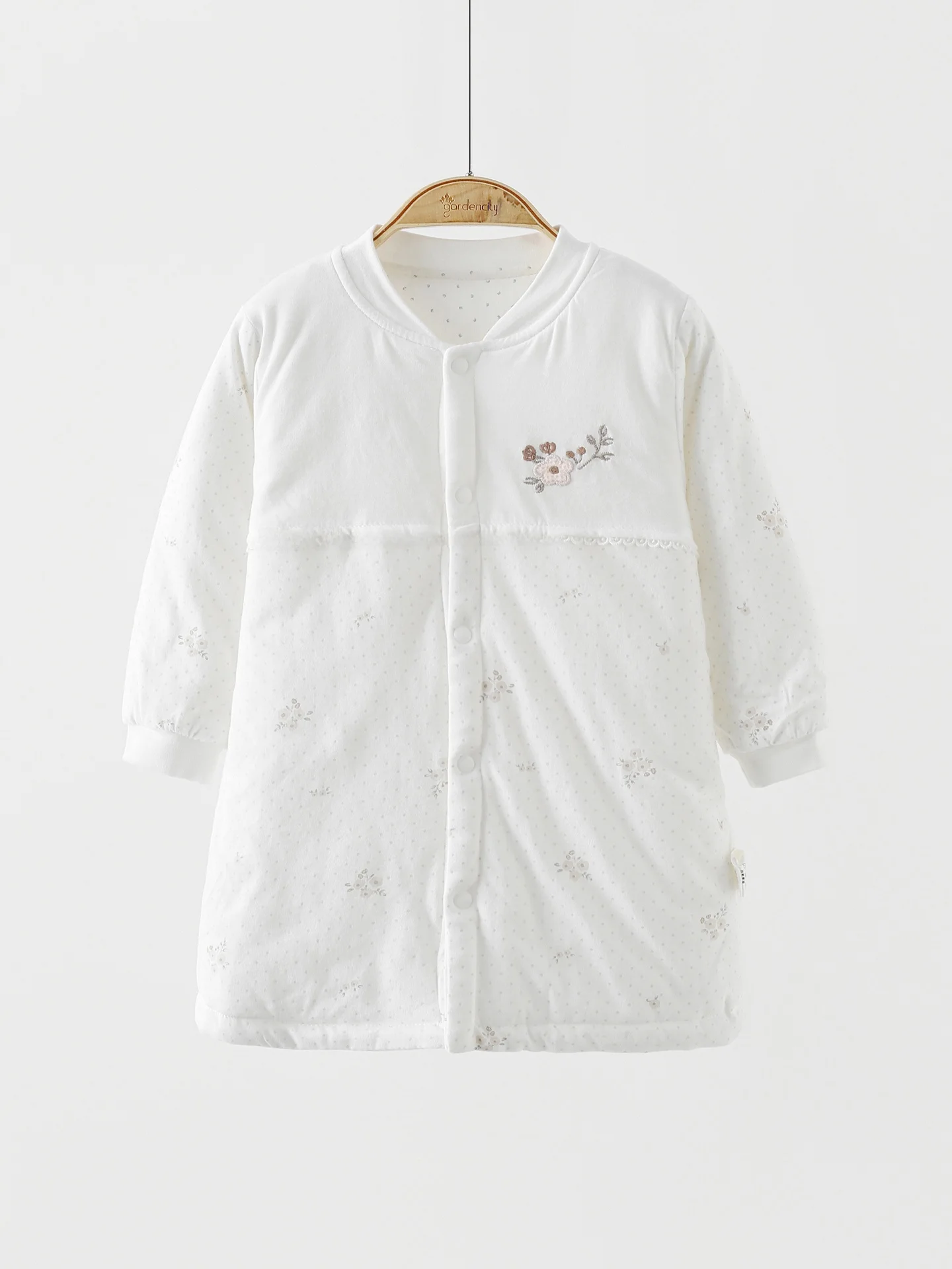 1歳冬寝るときの服：ベビー用ドット柄パジャマの機能と選び方