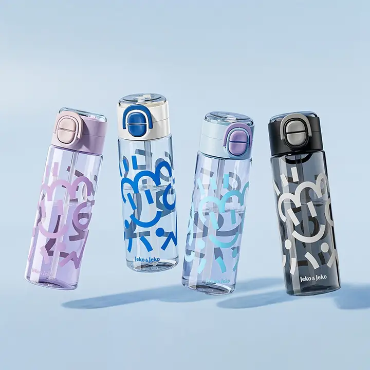 子供用プラスチックストロー付き水筒【男女兼用・大容量・衝撃に強い】