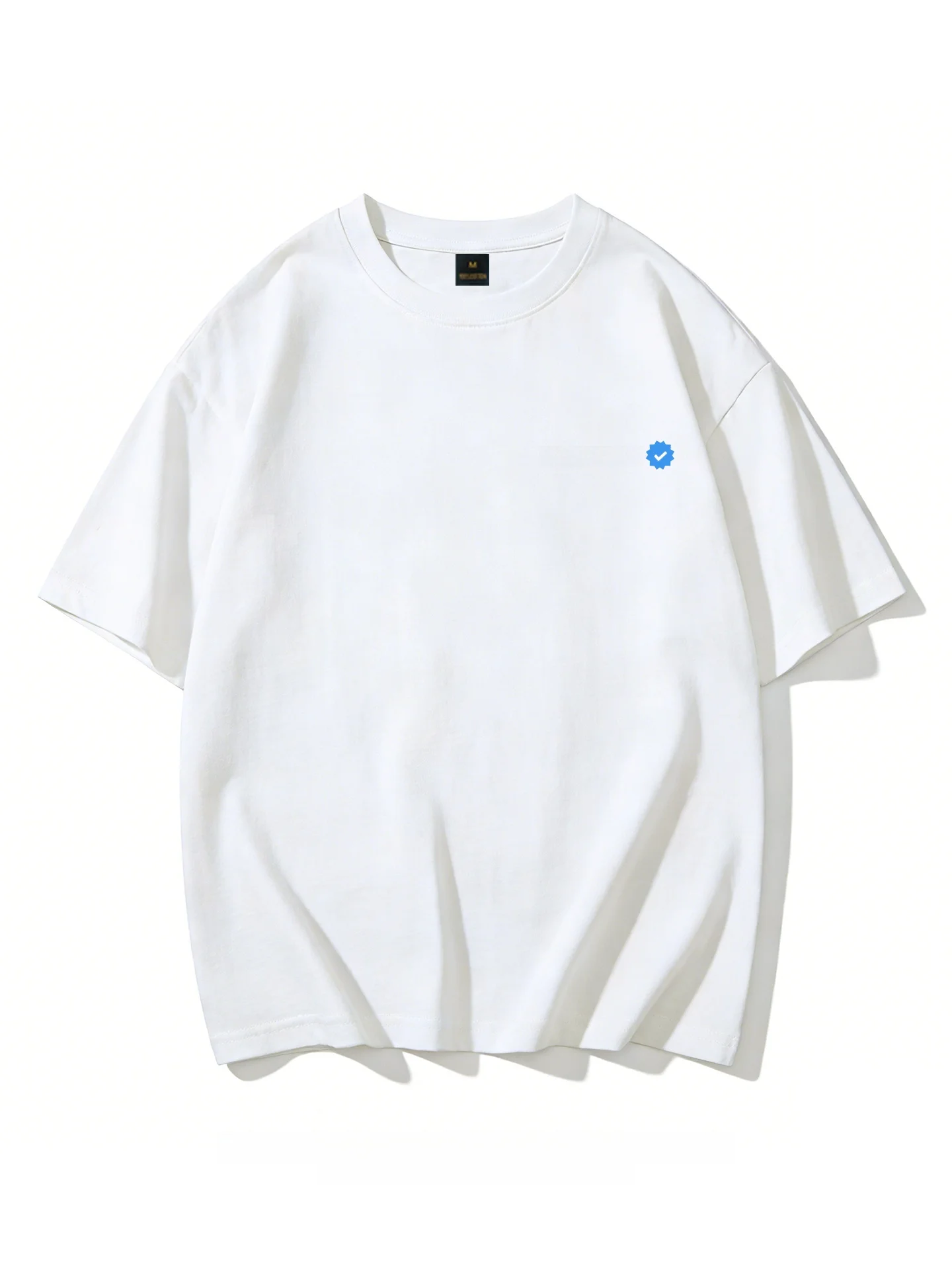変わったTシャツの取り入れ方は？4選で、定番から離れたファッションを実感する