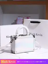 MackKevin レーザーグラデーション ボックスバッグ【レディース・スタイリッシュ・スタッズ付き・ショルダーバッグ】