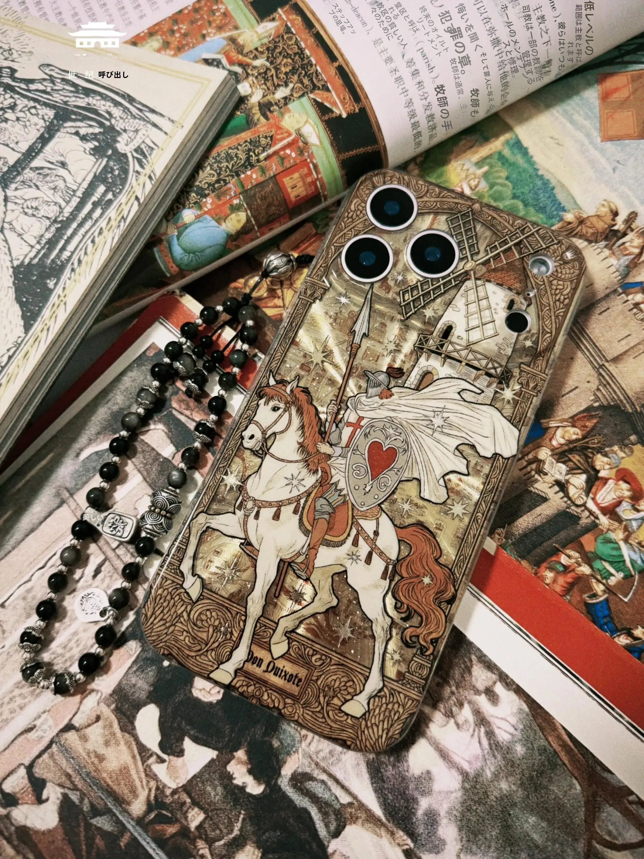 勇敢さを象徴する！レトロなデザインのスマートフォンケース【ゴールド仕上げ・アート調・光沢】