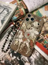 勇敢さを象徴する！レトロなデザインのスマートフォンケース【ゴールド仕上げ・アート調・光沢】