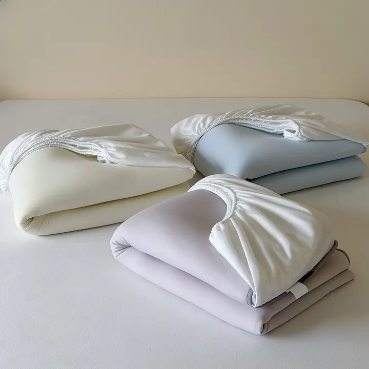 軽やかな色合いのひんやりシルク夏用敷きパッド【折りたたみ可能・エアコン用・水洗い可】（セットアップ対応）
