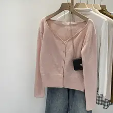 上品なデザインのピンクニットカーディガン【Vネック・秋用】（セットアップ対応）