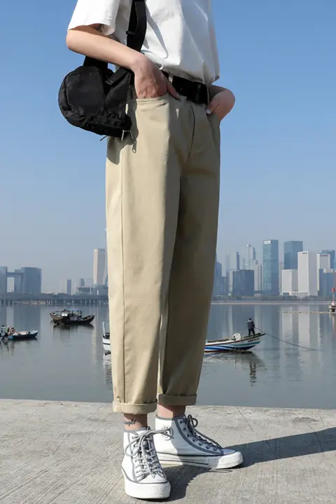 カーキ色のレディースワイドストレートパンツ【カジュアル・ゆったり・テーパード】（セットアップ対応）