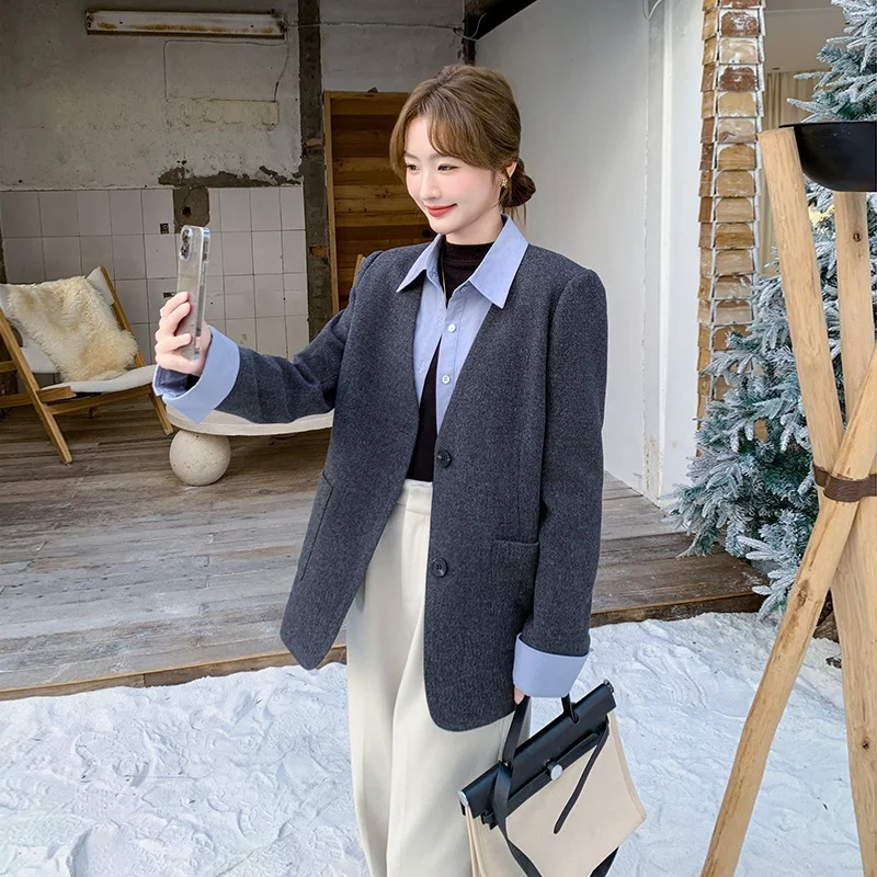 デザイン衿付き毛混ダウン  コート：冬用オフィスカジュアルの保温性と着用シーンを徹底解説