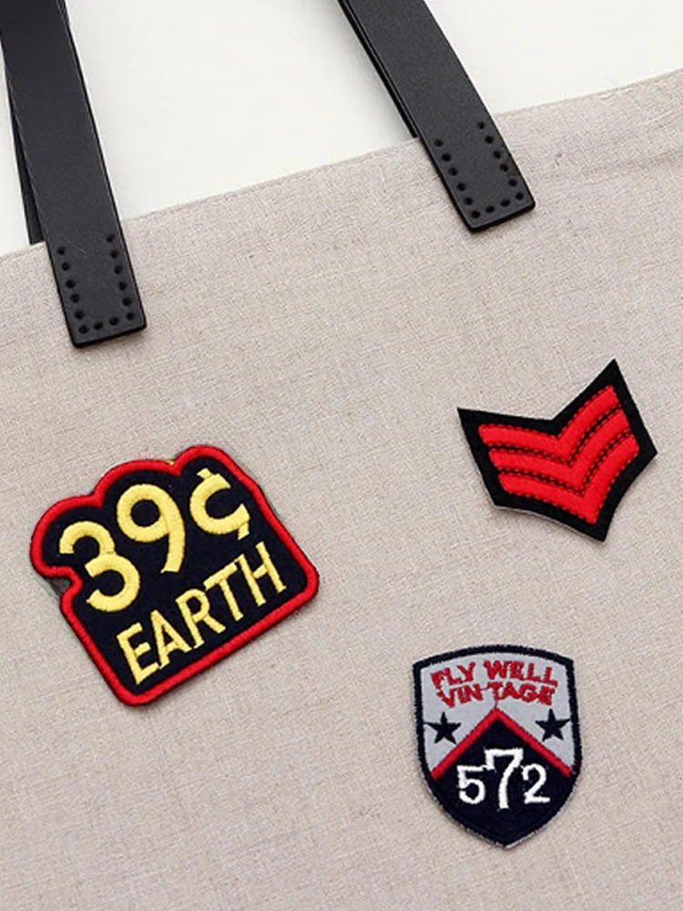 刺繍ワッペン風デザインのスポーツスタイル布製パッチ：上級者向けグッズとしての実用性と活用シーン