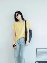 シンプルなオーバーサイズ白Tシャツ【短袖・ユニセックス・カジュアルスタイル】
