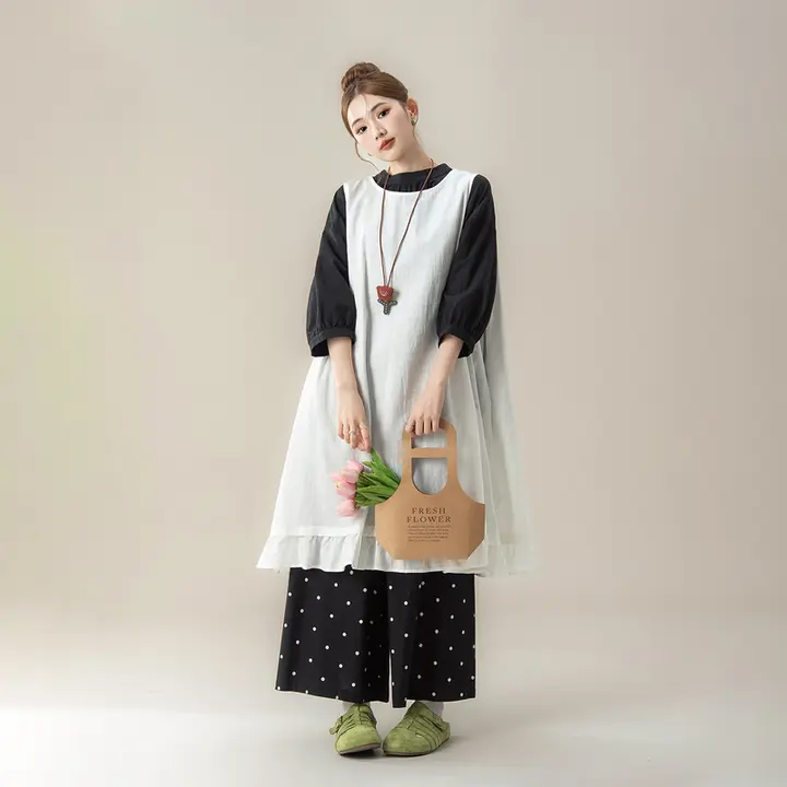 白いレース付きタンクトップワンピース【春用・ブラックシャツ・ドット柄ワイドパンツ・重ね着スタイル】（セットアップ対応）