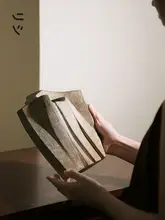 ユニークなデザインのアンティークスタイル花瓶【和風・栗石調・小物家具】