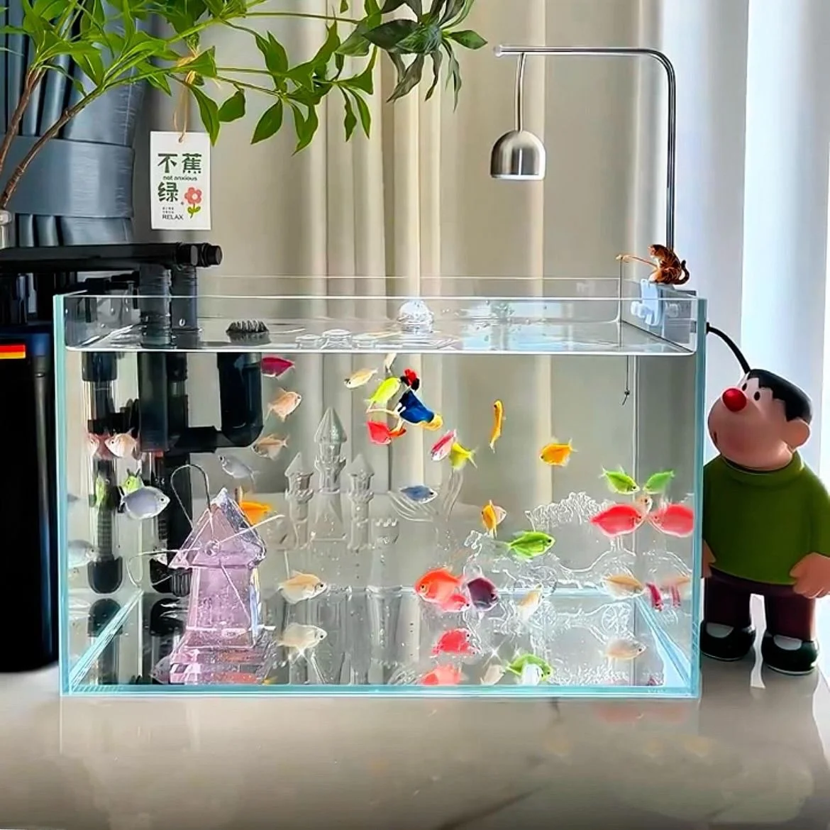 メダカ稚魚水槽用フィルター付きポンプ：小型水槽の水質管理に最適な設置方法