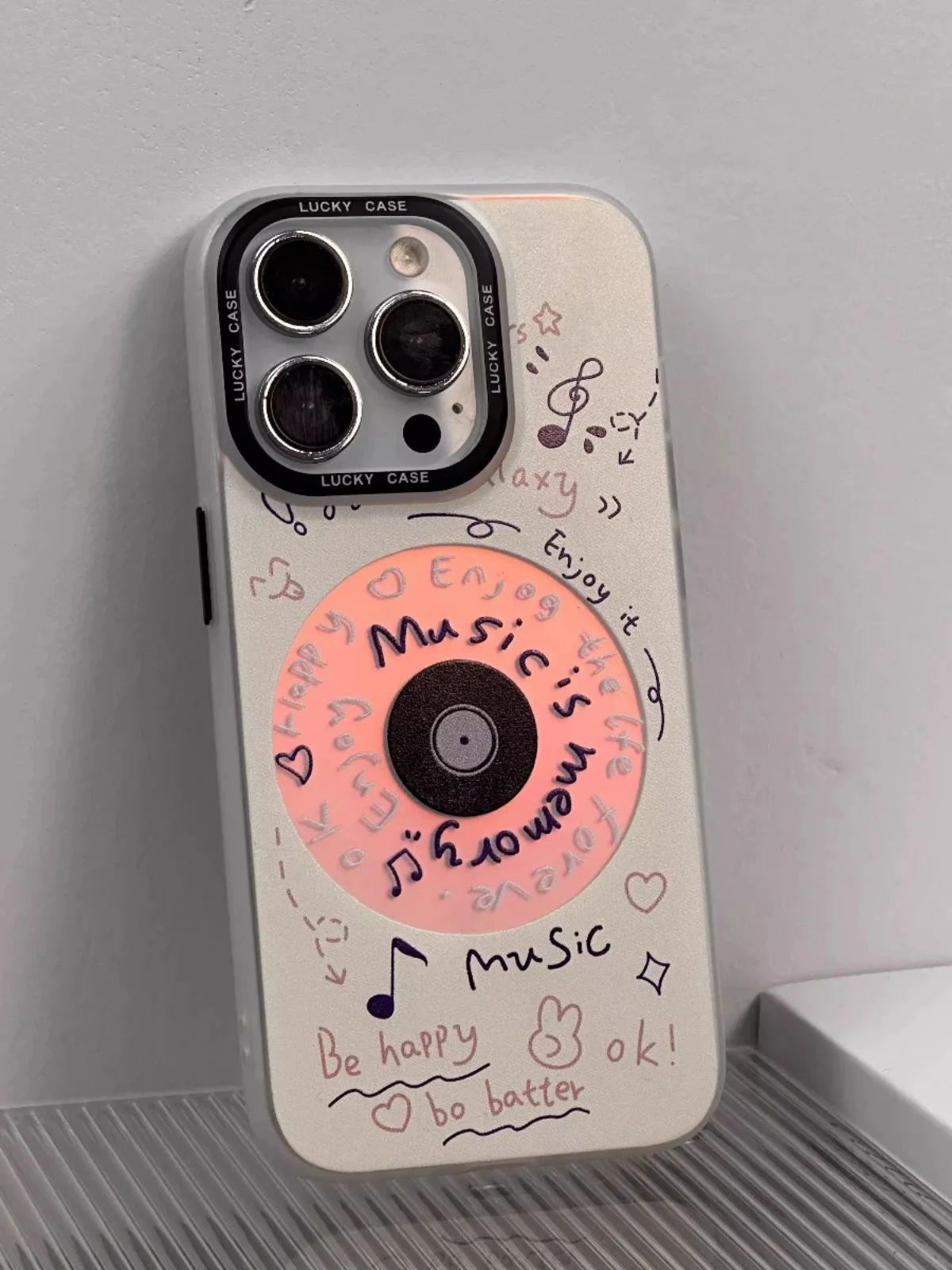 CDを取り込むスマホで失敗しない選び方とは？レトロなデザインが心を癒すiPhoneケースの真実