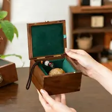 ウッド製のユニークな膨らみのある収納ボックス【天然素材・胡桃・お土産や贈り物に最適】