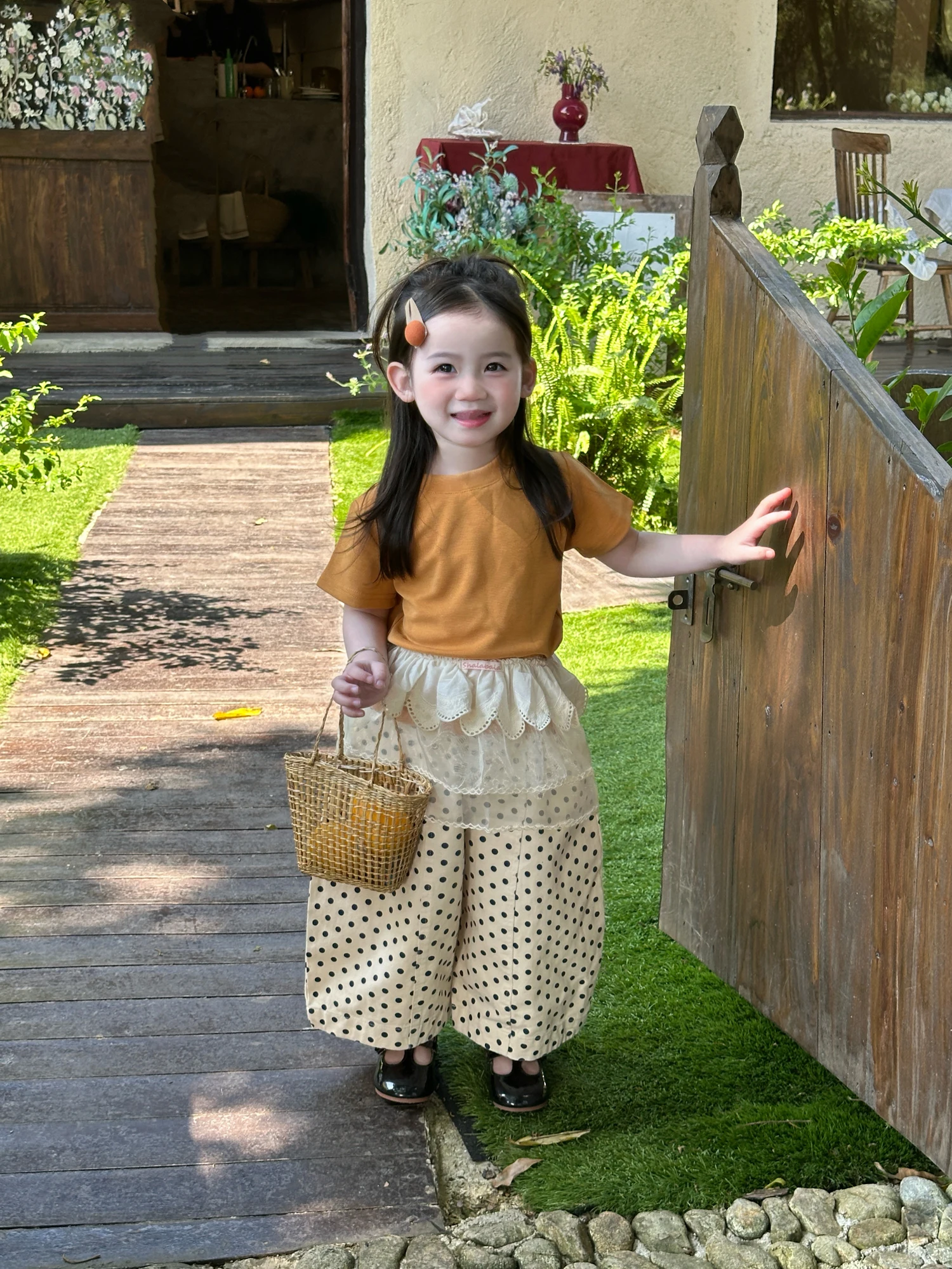 ベビー袴 女の子 おしゃれにどうやって着る？レースフリルスカートが日常を彩る