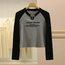 シンプルなロゴデザインのコントラストカラー長袖Tシャツ【スリムフィット・ラグランスリーブ】