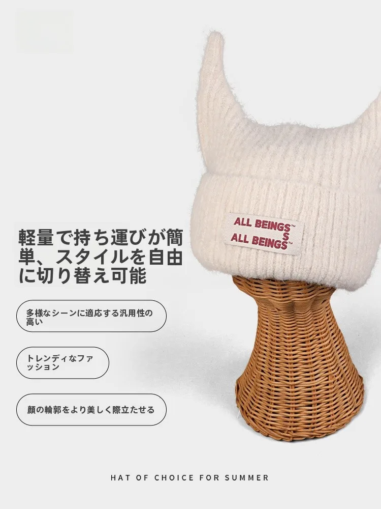 可愛い小悪魔デザインのニット帽：うさぎ耳帽子としての実用性と使用シーン