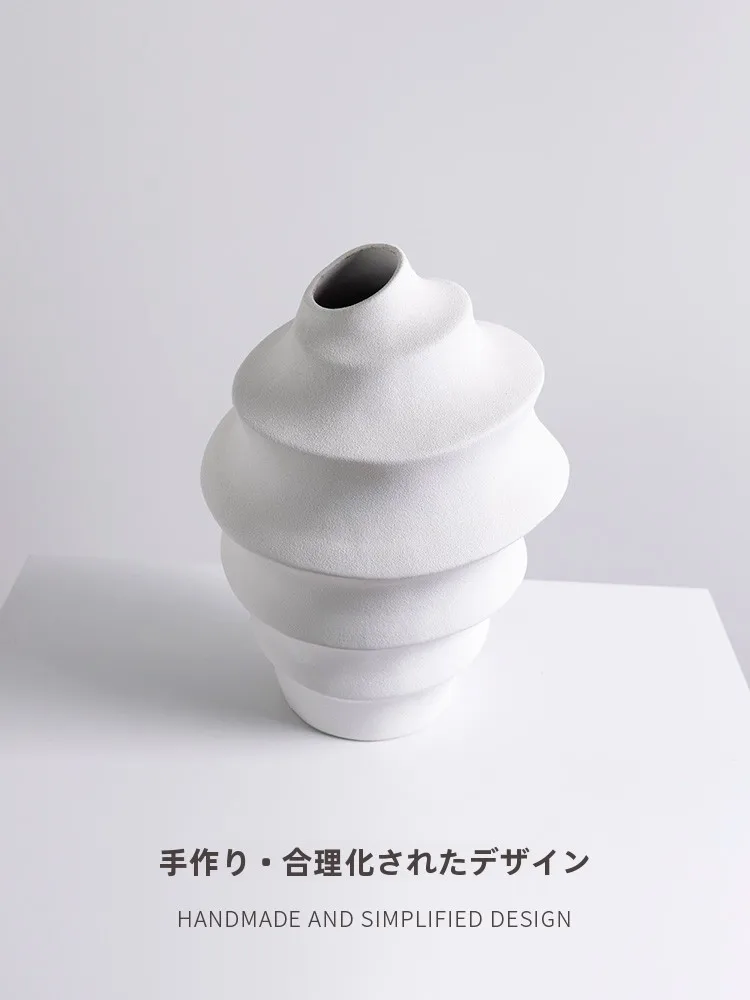 素敵な花瓶を選ぶには？北欧風のホワイトセラミック花瓶が、暮らしの中心に輝く理由