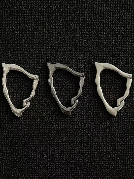 三角形金属デザインのキーホルダー【ヴィンテージスタイル・アクセサリー用】