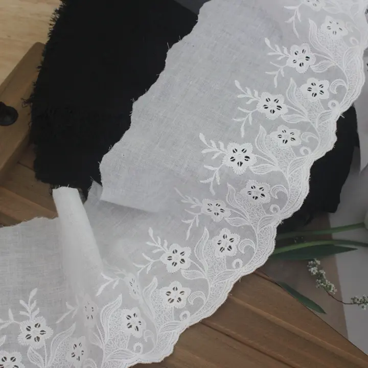 片側刺繍の花柄コットンレース生地【DIY服飾・スカートやカーテンのトリム用】
