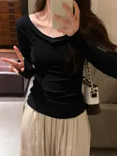 魚骨デザインのフィット感ある長袖Tシャツ【秋冬用・重ね着に最適】