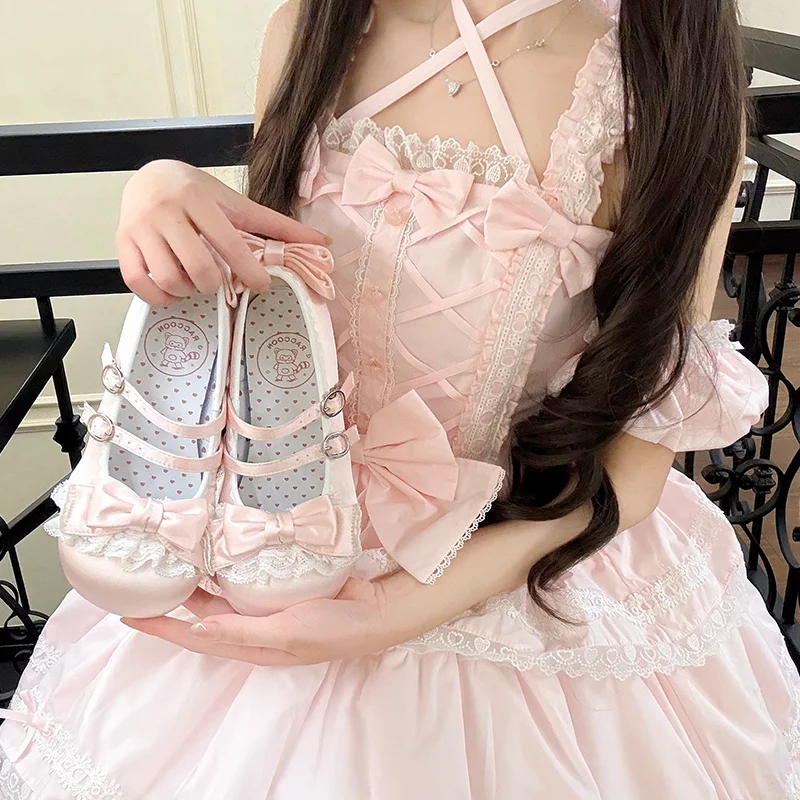 かわいいデザインのサテン製ラウンドトゥ中ヒールシューズ【ロリータ風】