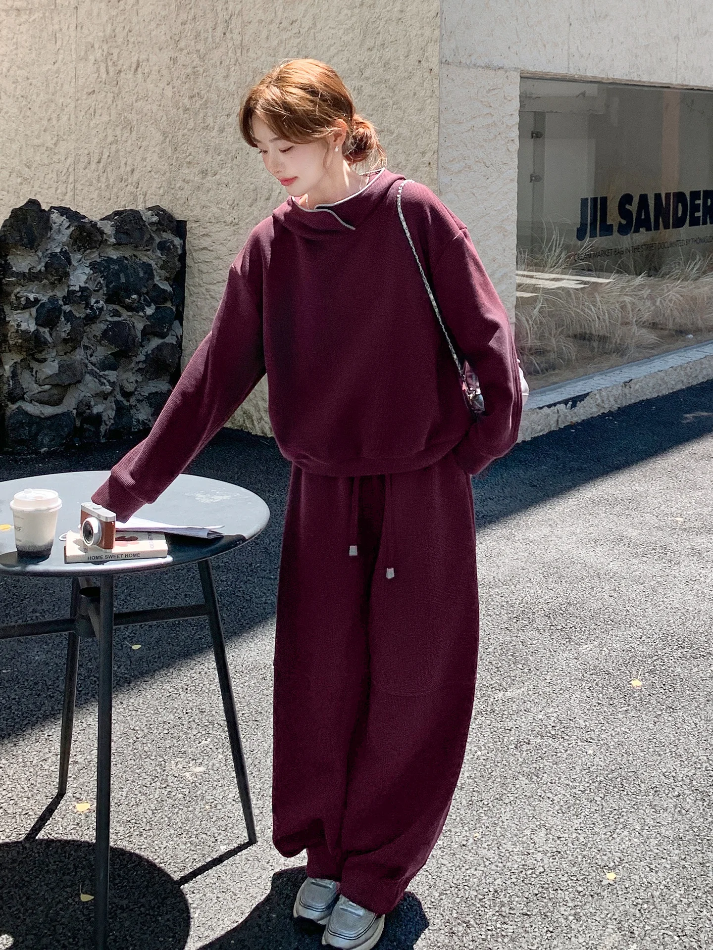 女性服 ブランド で秋のスタイルを決めるには？亭若深のカジュアルセットアップがおすすめの理由