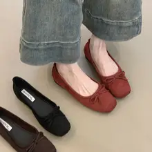 フランス風ファッションの赤いバレエシューズ【リボンデザイン・浅口・フラット】（セットアップ対応）