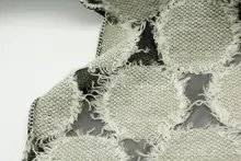デザイン性のある薄手ストレッチ素材【ブラックメッシュ・米金色フリンジニット生地】