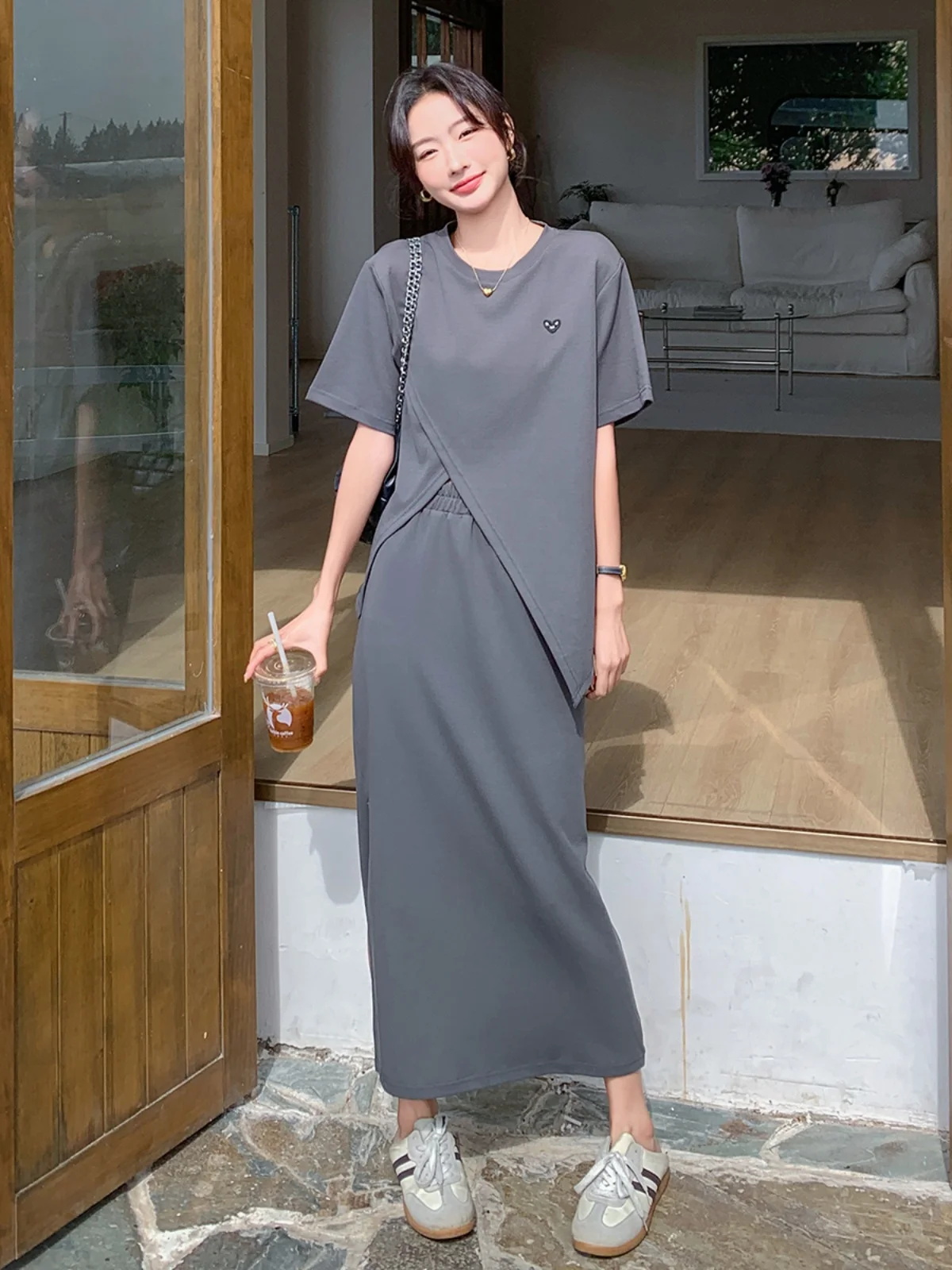 おじさんコーデで悩むなら、夏のシンプルセットアップが救う理由は？