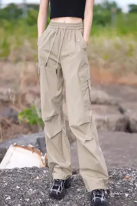 カキ色のレディースカーゴパンツ【春秋用・アメリカンビンテージ・ストレートフィット・カジュアル・アウトドア用】