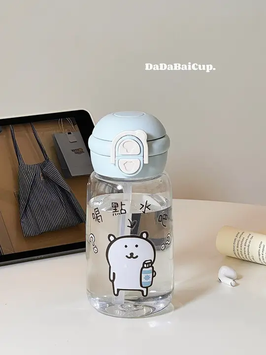 可愛いデザインのプラスチック製ストロー付き水筒【女子向け・ペットボトルタイプ・持ち運び便利】（セットアップ対応）