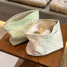 女性用ポータブル化粧ポーチ【内側仕切り付き・収納に便利】