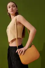 紅谷 ショルダーバッグ【本革・シンプルデザイン・斜め掛け可能】