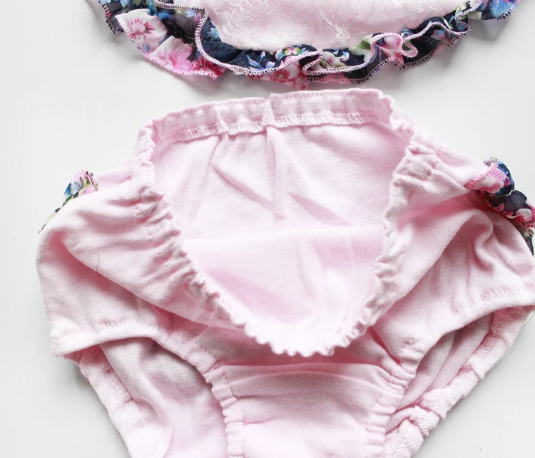 夏用ベビーレースフリルサロペットパンツ：写真撮影と日常使いに最適なデザイン
