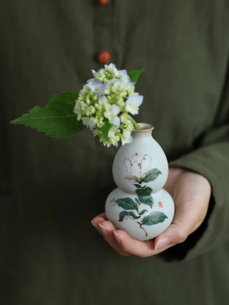 手作り陶器の小花瓶【ひょうたん型・手描きデザイン・茶卓用飾り】：二輪挿し 花瓶 の選び方と実用性を徹底解説