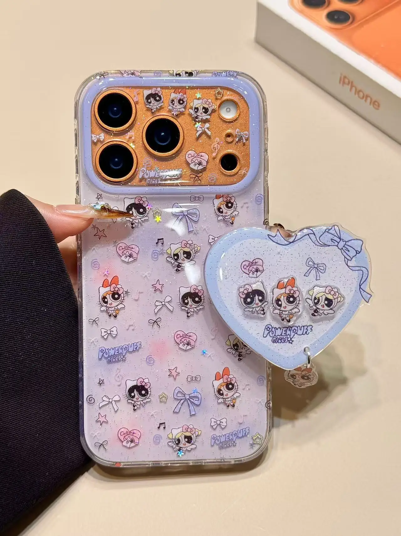 ポップキャラクターをどう選ぶ？iPhoneケースに込められた、日常の小さな幸せとは