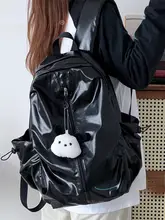 シンプルなデザインのシルバーPU製バックパック【ノートパソコン収納・通勤・アウトドア用】