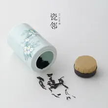 手描き春雪デザインの陶器製茶葉保存容器【小サイズ・密閉タイプ】