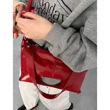 レトロレッドバッグ【大容量・クロスボディ・韓国スタイル】（セットアップ対応）
