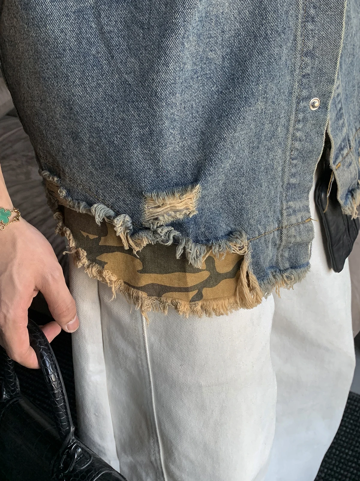 40代のカジュアルファッションで迷うなら、この1アイテムで解決できる？