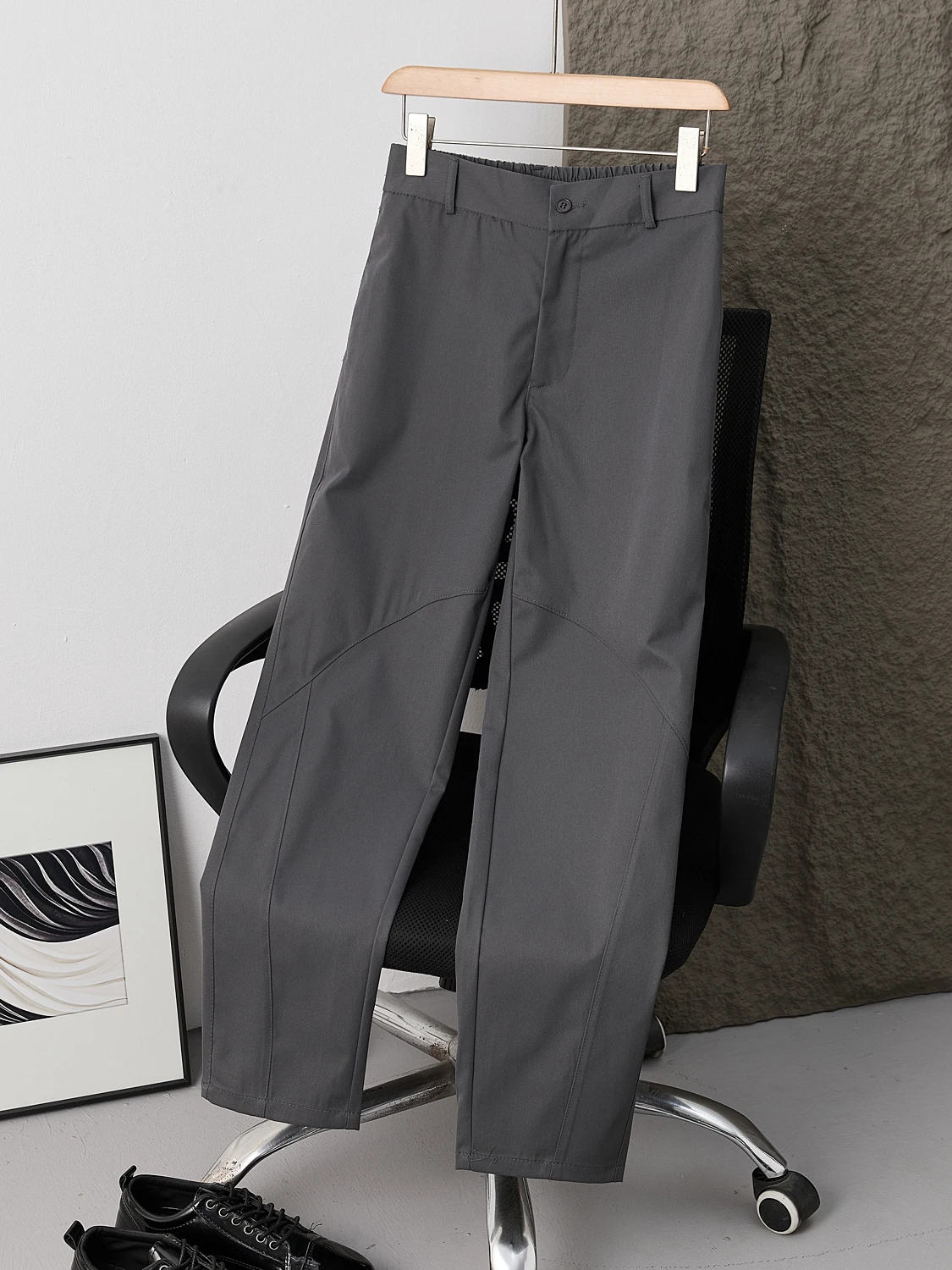 オフィスカジュアル グレーパンツ：易帝王子のストレートフィットビジネスカジュアルパンツが提供する実用性と快適性