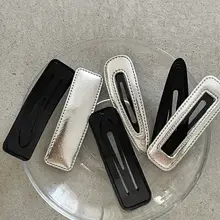 Y2Kスタイル PUレザーのシルバー色ヘアクリップ【前髪用・使いやすい・シンプルデザイン】