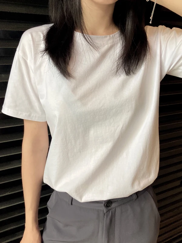 「ティーシャツワンピース」で通勤とレジャーを両立するには？