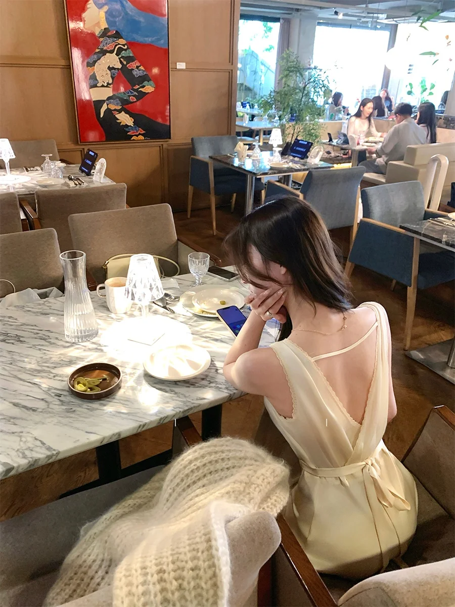 クラシックコンサートに着る女性の服装はどう選ぶ？優雅なレトロドレスが提案する、シックで心地よいスタイルとは