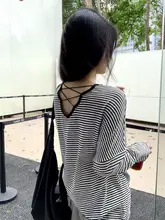 ストライプデザインの長袖Tシャツ【ゆったりシルエット・秋用・紫外線対策】