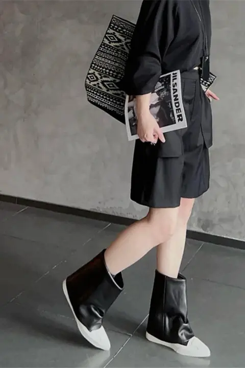 尖ったトゥのフラットロングブーツ【膝下丈・スリム効果・女性用・トレンドデザイン】